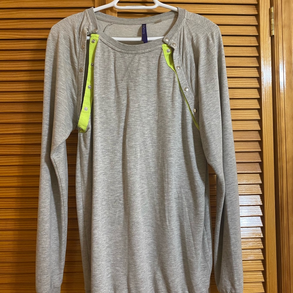 Seraphine maternity/nursing sweater/sweatshirt size M